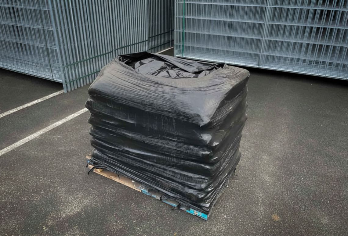 Zandzak PVC zwart 70 stuks op pallet bekleed voor transport